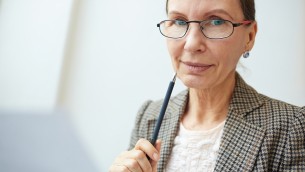 mature-businesswoman-2023-11-27-05-30-29-utc.jpg